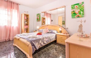 3 chambres, accès au Wi-Fi (inclus), literie fournie