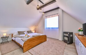 2 bedrooms, travel cot, free WiFi, bed sheets - Amazing home in Seketin (Seketin)