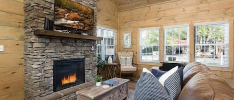 Fernseher, Kamin, Videospiele, Arbeitsbereiche