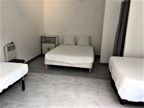 8 Schlafzimmer, Bügeleisen/Bügelbrett, Reisekinderbett, kostenloses WLAN
