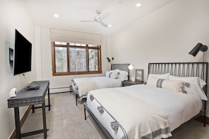 3 bedrooms, iron/ironing board, free WiFi