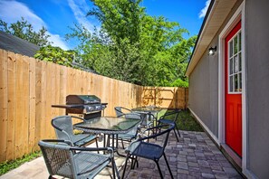 Outdoor dining - Entire House just TEN minutes to TIAA stadium (Jacksonville)
