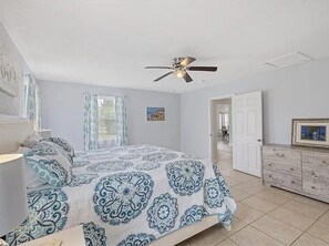 3 bedrooms, desk, iron/ironing board, free WiFi