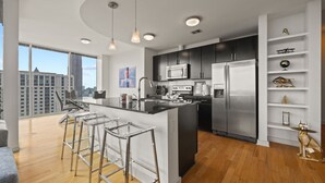 Unclassified image, 2 of 12, button - Penthouse Downtown Atlanta   (Atlanta)