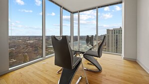 Unclassified image, 4 of 12, button - Penthouse Downtown Atlanta   (Atlanta)