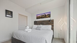 Unclassified image, 5 of 12, button - Penthouse Downtown Atlanta   (Atlanta)