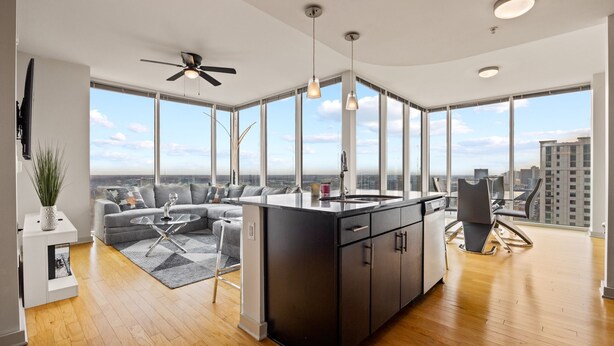 Unclassified image, 1 of 12, button - Penthouse Downtown Atlanta   (Atlanta)