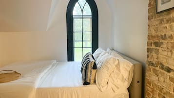 1 bedroom, iron/ironing board, travel cot, free WiFi