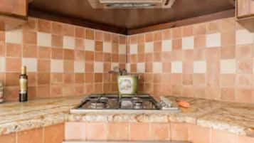 Frigorifero, forno, piano cottura, macchina per tè/caffè