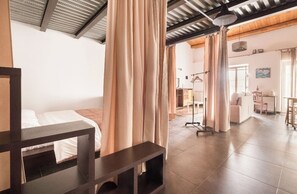 3 chambres, fer et planche à repasser, Wi-Fi gratuit