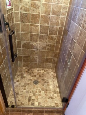 Shower, hair dryer, towels, soap - End Of The Line Caboose (Columbia Falls)
