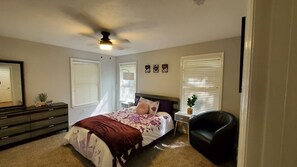 3 habitaciones, escritorio, tabla de planchar con plancha y wifi gratis 