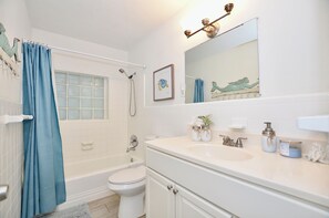 Combined shower/bathtub, hair dryer, towels, soap