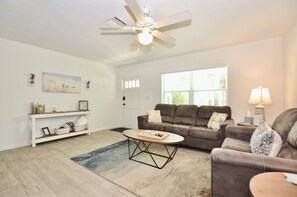 Älytelevisio, DVD-soitin, kirjoja