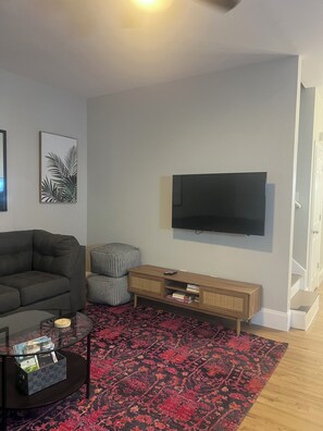 Smart TV, computer monitors