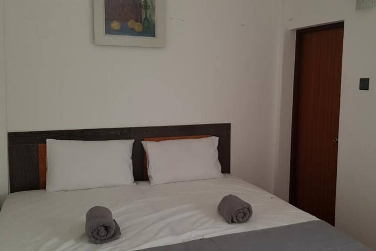 WiFi, bed sheets