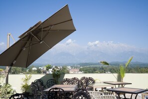 Restaurant - Hotel Clarks Inn Suites Kangra (Kangra)