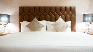 Standard Double Room | In-room safe, desk, blackout drapes, iron/ironing board