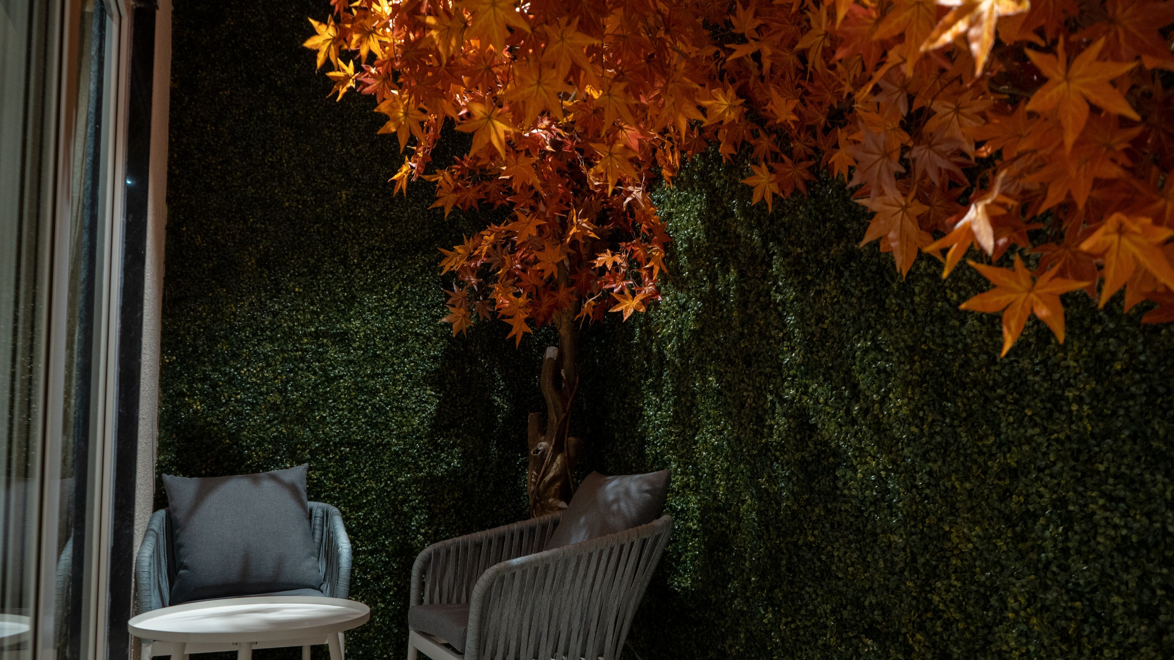 Deluxe Room | In-room safe, desk, blackout drapes, iron/ironing board