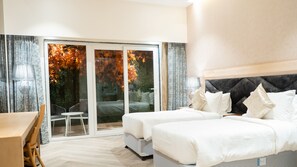 Phòng Deluxe | Két bảo mật tại phòng, bàn, màn/rèm cản sáng, bàn ủi/dụng cụ ủi quần áo 