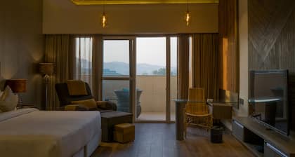 Hotel Clarks Inn Suites Kangra