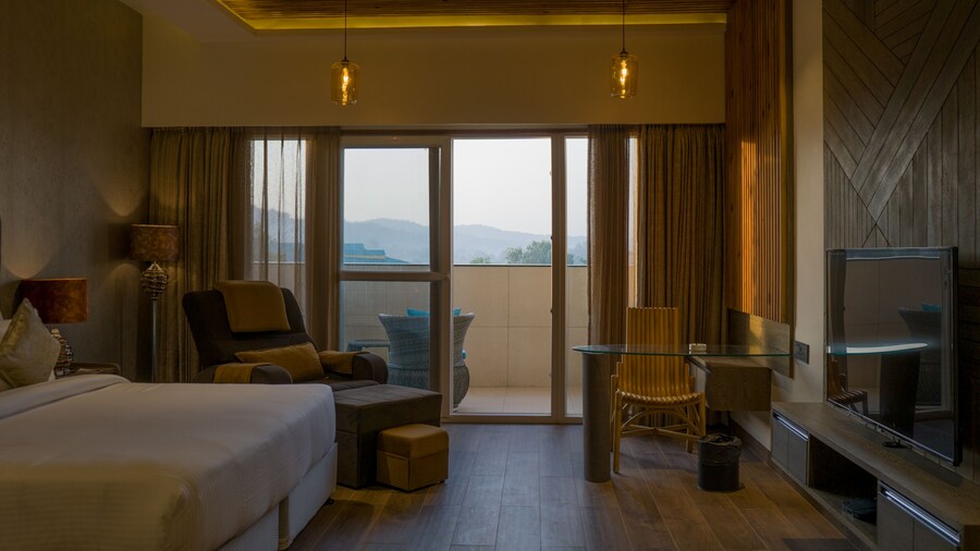 Hotel Clarks Inn Suites Kangra