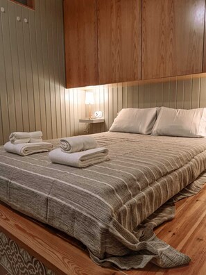 1 chambre, fer et planche à repasser, lit parapluie, Wi-Fi gratuit