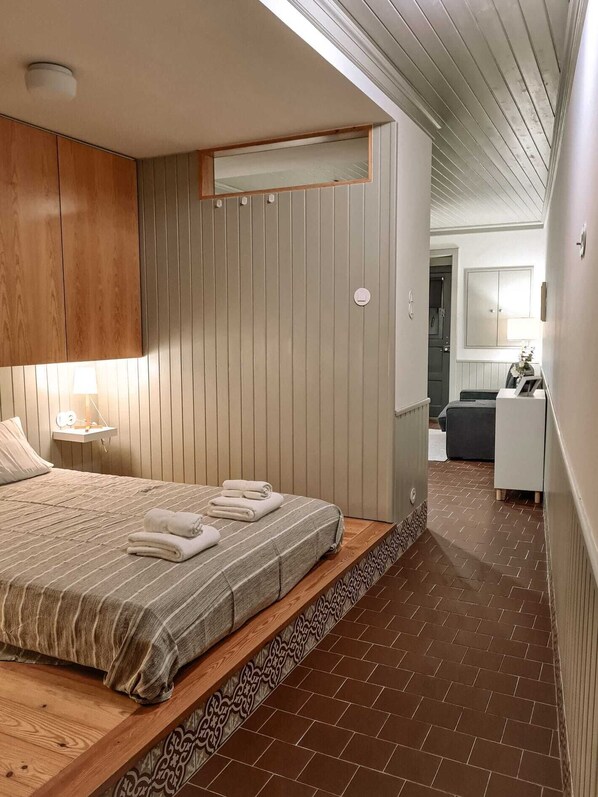 1 chambre, fer et planche à repasser, lit parapluie, Wi-Fi gratuit