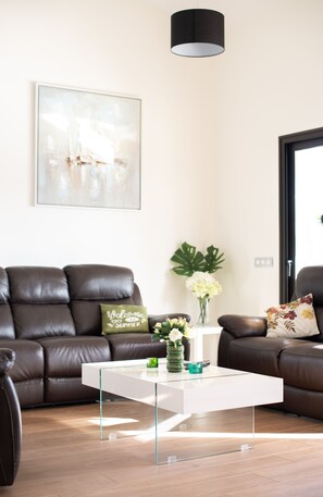 Smart TV, books, offices
