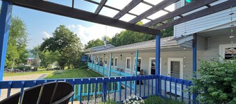 Little Bluff Inn
