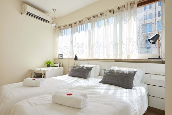 2 bedrooms, iron/ironing board, travel cot, free WiFi