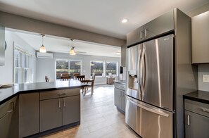 Micro-ondes, four, plaque de cuisson, lave-vaisselle