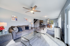 Smart TV, table football - Fabulous 4 Season Resort Home  on the Ten Mile River (Dover Plains)