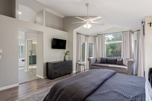 6 bedrooms, desk, iron/ironing board, travel cot