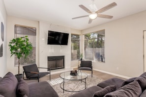 Smart TV, fireplace