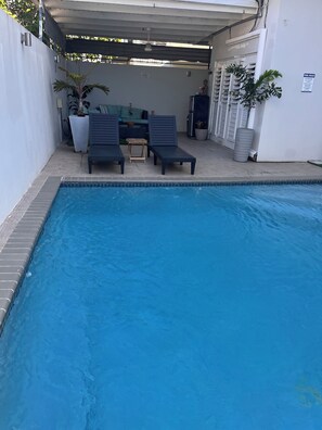 Outdoor pool - Modern Two-Bedroom Apartment near SJU Airport & Isla Verde Beaches (Carolina)
