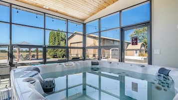 Indoor spa tub