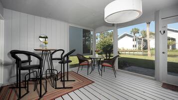 Condo (3 Bedrooms) | Property amenity