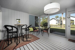 Condo (3 Bedrooms) | Property amenity