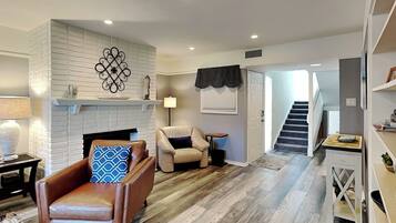 Condo (3 Bedrooms) | Property amenity
