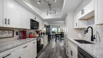 Condo (3 Bedrooms) | Property amenity