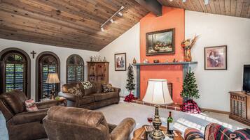 Studio (3 Bedrooms) | Front of property