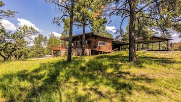 Studio (3 Bedrooms) | Property amenity