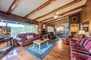 Studio (3 Bedrooms) | Property amenity