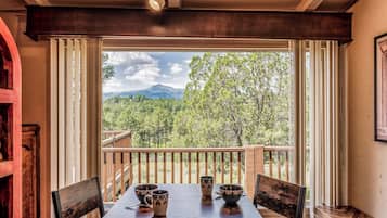 Studio (3 Bedrooms) | Property amenity