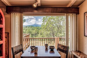 Studio (3 Bedrooms) | Property amenity