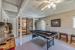 Studio (3 Bedrooms) | Property amenity