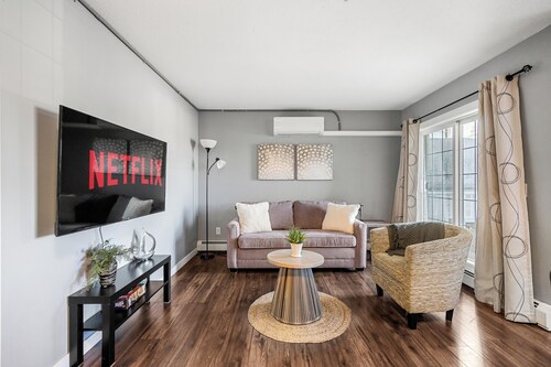 Stylish 3 Beds, Underground Parking, A/C, Stampede & Saddledome