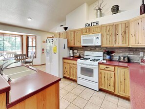 Studio (3 Bedrooms) | Property amenity