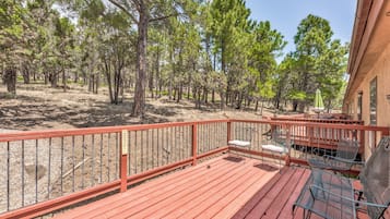 Condo (3 Bedrooms) | Property amenity